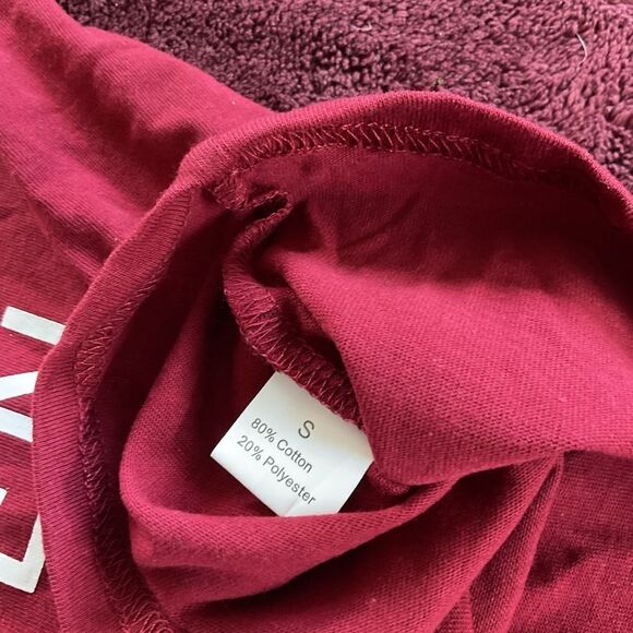 Reindeer Alcohol Drink Graphic Short Sleeve Crewneck Red Christmas T-Shirt Sz S - Picture 2 of 3